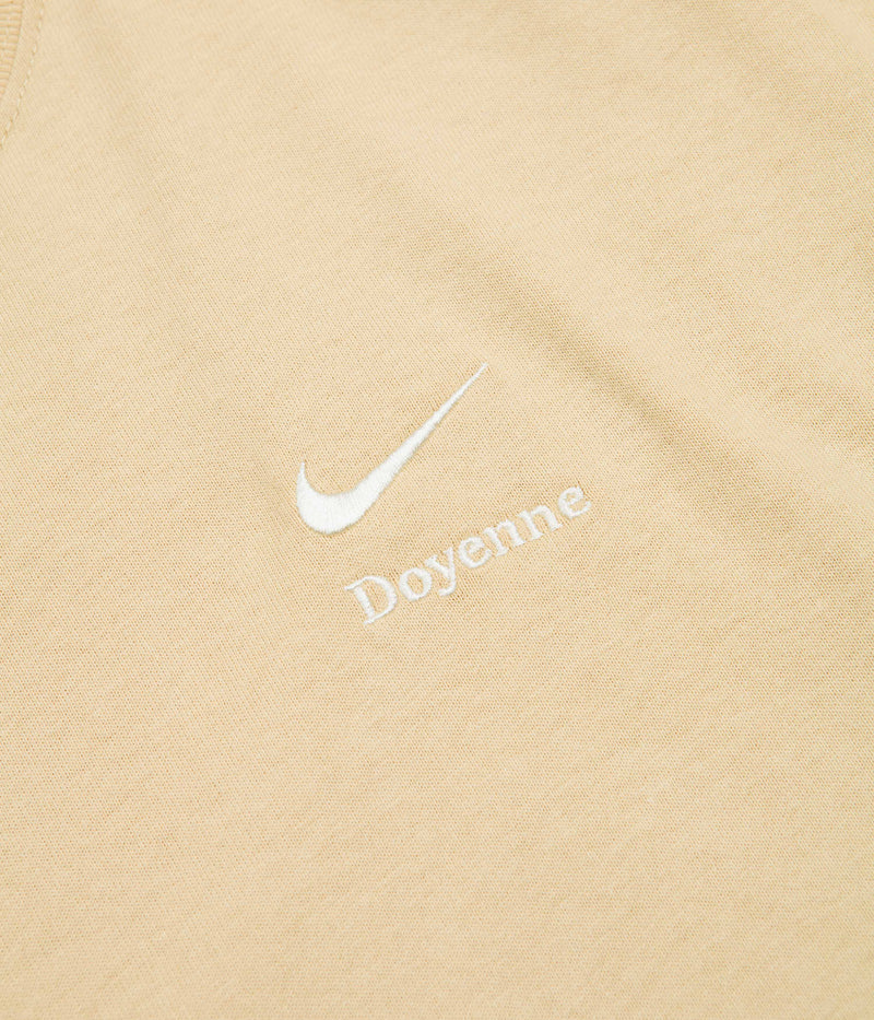 Nike SB x Doyenne T-Shirt in Sesame