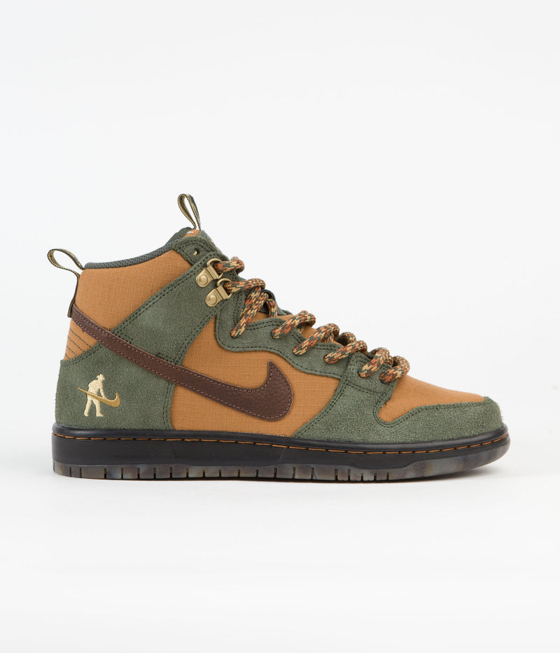 Nike SB x Pass~Port Dunk High Pro Shoes in Carbon Green and Cider and Wheat Gold
