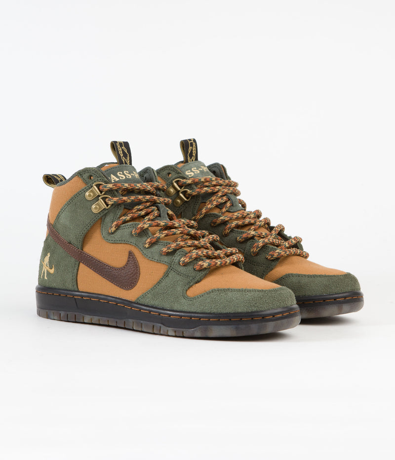Nike SB x Pass~Port Dunk High Pro Shoes in Carbon Green and Cider and Wheat Gold