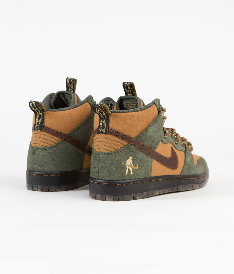 Nike SB x Pass~Port Dunk High Pro Shoes in Carbon Green and Cider and Wheat Gold