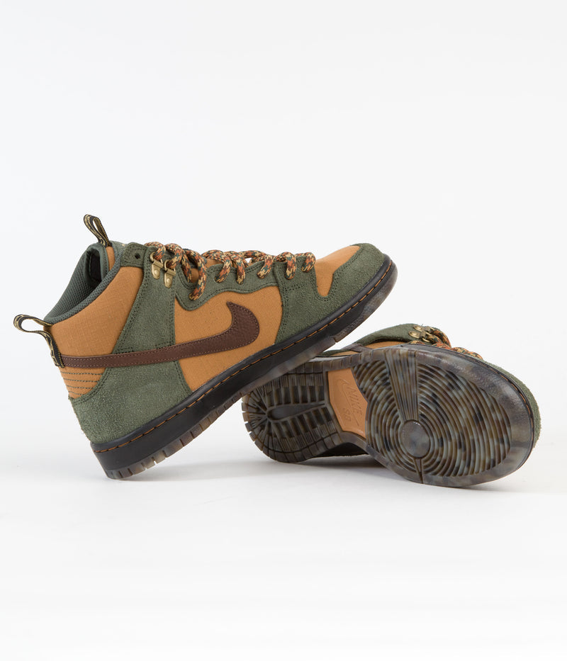 Nike SB x Pass~Port Dunk High Pro Shoes in Carbon Green and Cider and Wheat Gold
