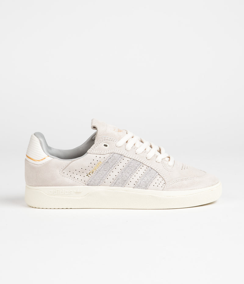 Adidas Tyshawn Low Shoes in Chalk White and Grey One / Cream White
