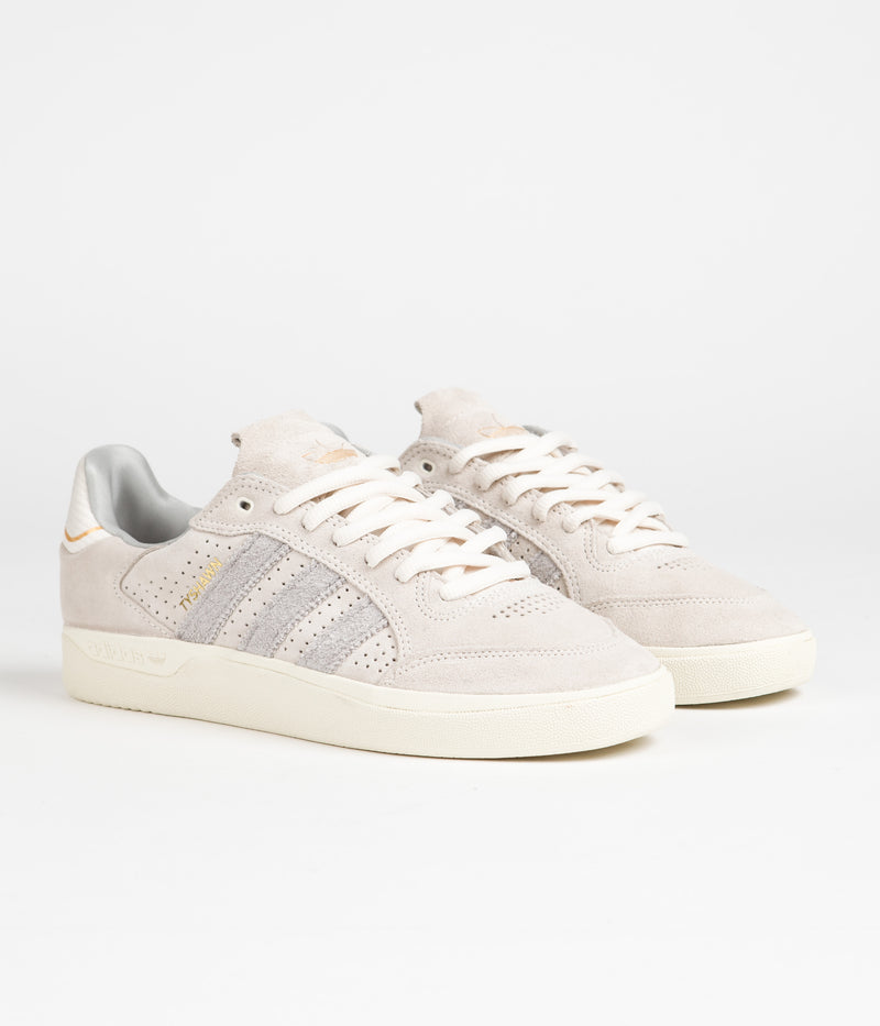Adidas Tyshawn Low Shoes in Chalk White and Grey One / Cream White