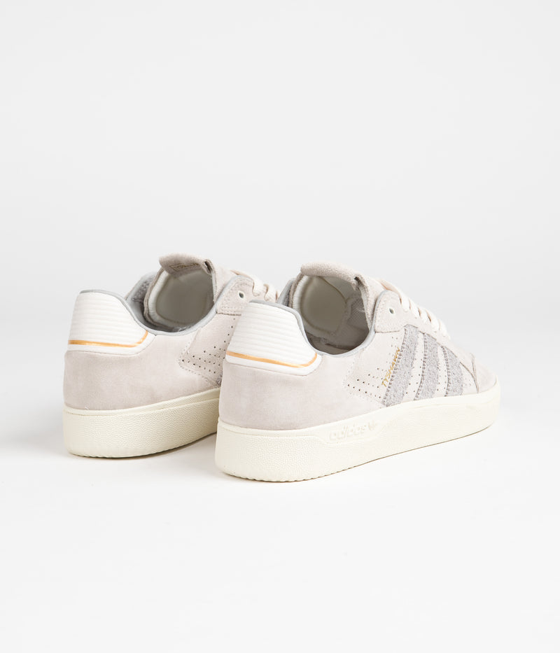 Adidas Tyshawn Low Shoes in Chalk White and Grey One / Cream White