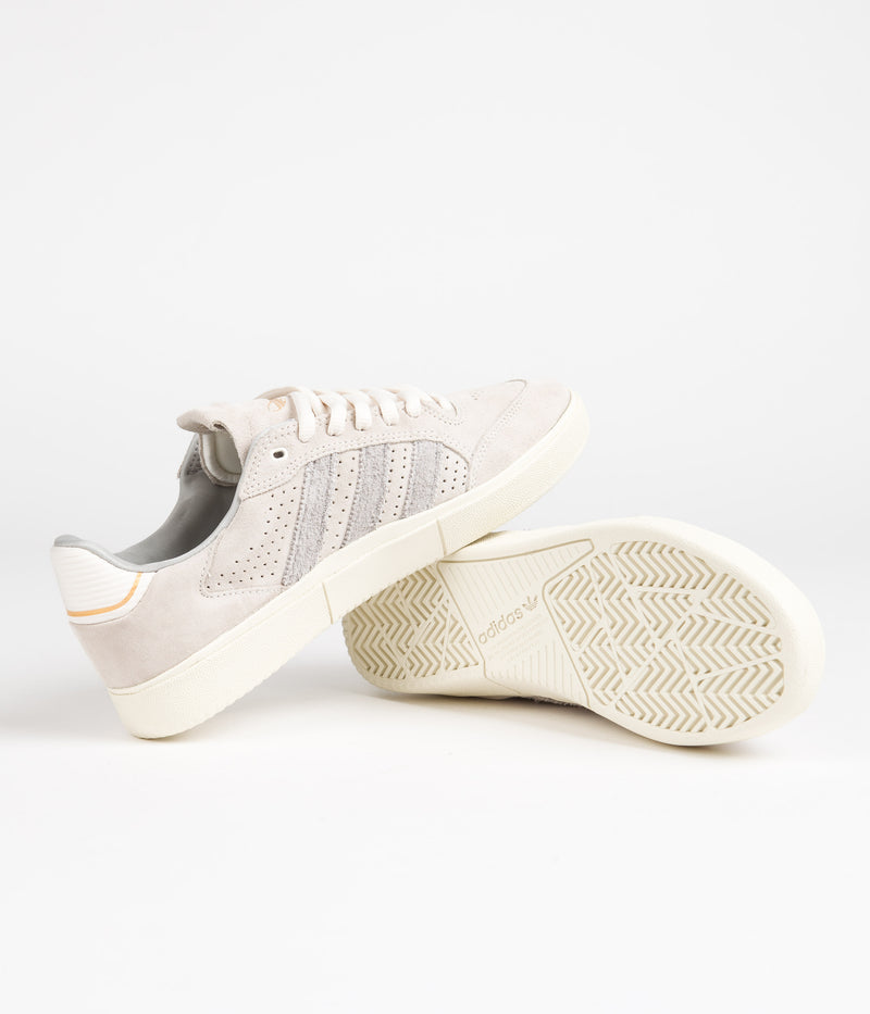 Adidas Tyshawn Low Shoes in Chalk White and Grey One / Cream White