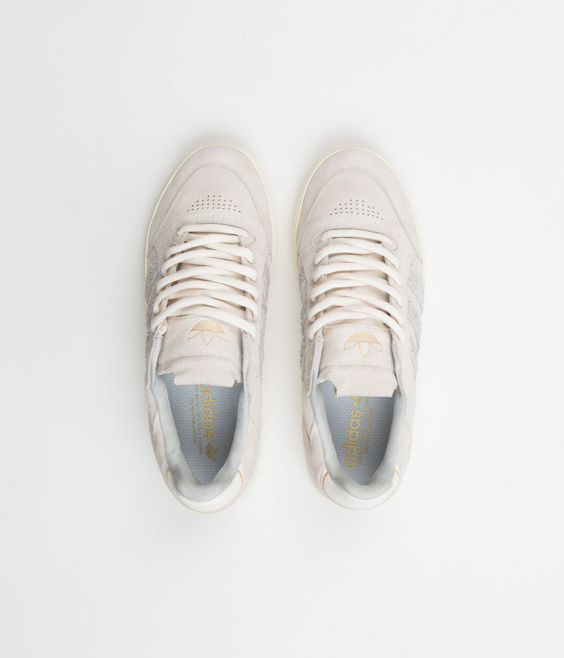 Adidas Tyshawn Low Shoes in Chalk White and Grey One / Cream White